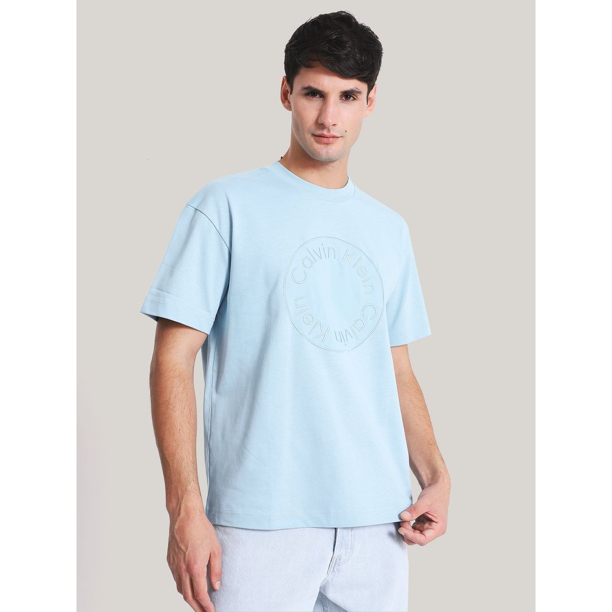 CALVIN KLEIN - Polera Embroidered Emblem Celeste Calvin Klein