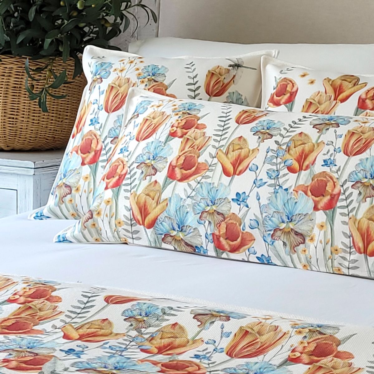 MARGARITA SCHEEL BY CASA ALVARINHO - FUNDA COJÍN MARISA TULIPANES Y PENSAMIENTOS XL