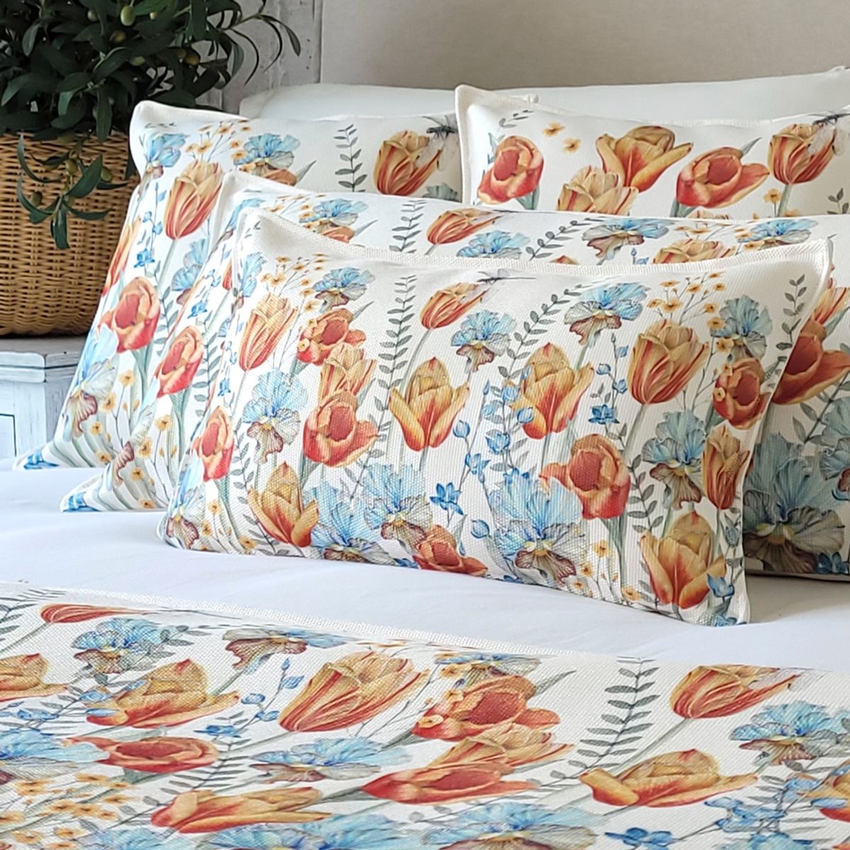 MARGARITA SCHEEL BY CASA ALVARINHO - FUNDA COJÍN MARISA TULIPANES Y PENSAMIENTOS 50X30