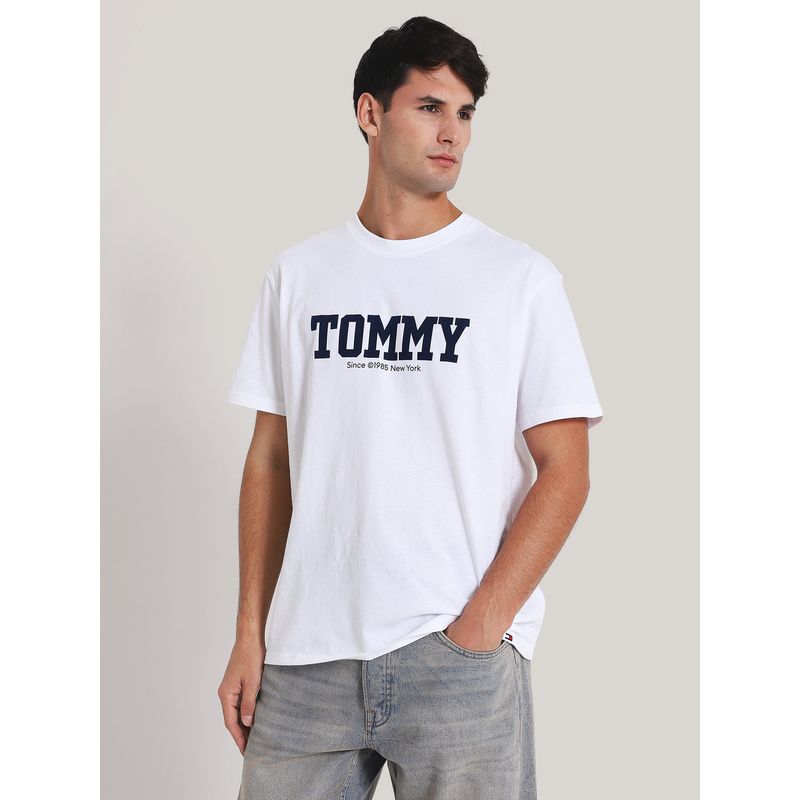 TOMMY HILFIGER - POLERA CON LOGO EN ESPALDA Y PECHO BLANCO TOMMY JEANS
