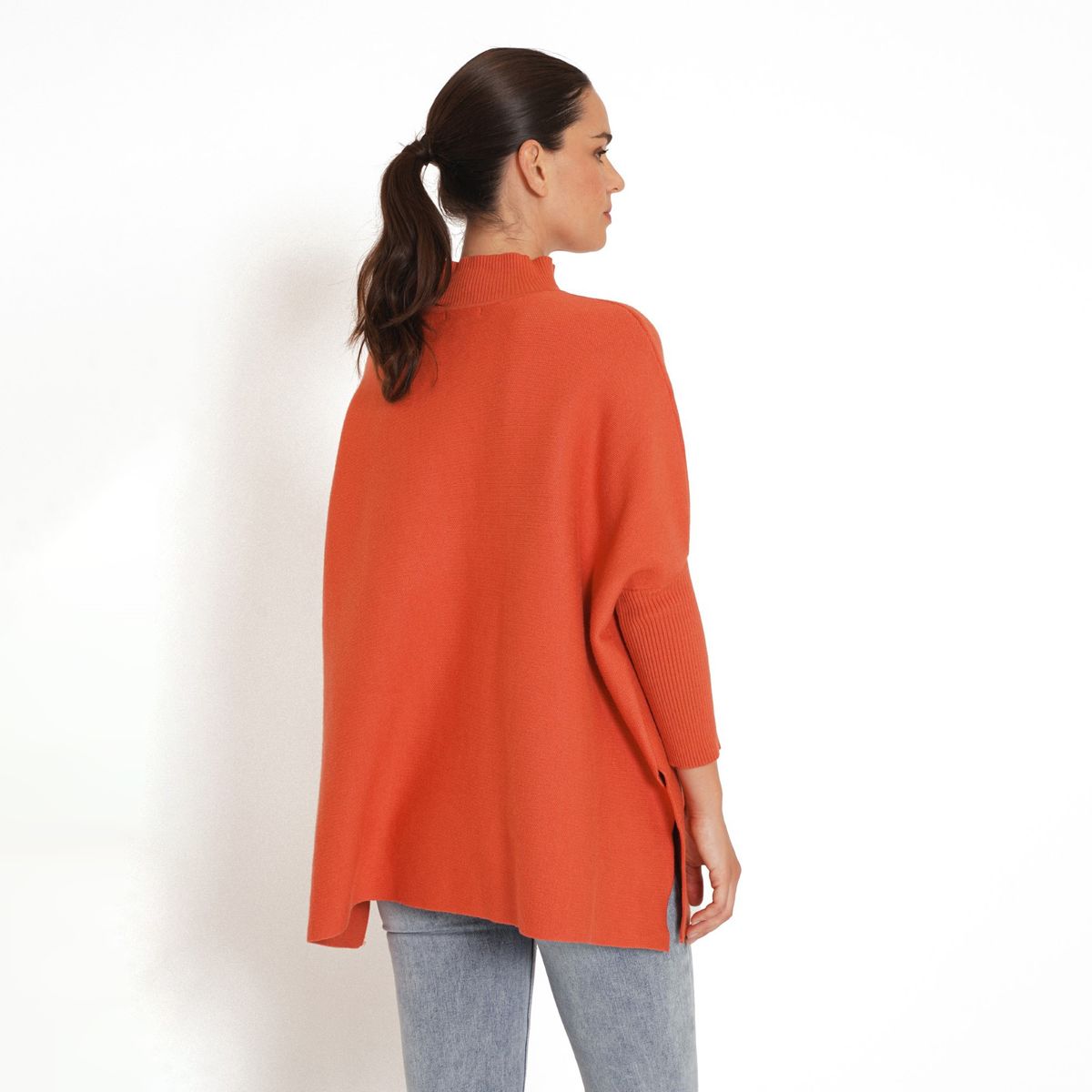 GUINDA - Sweater medio cuello tipo Poncho Fantasy Guinda