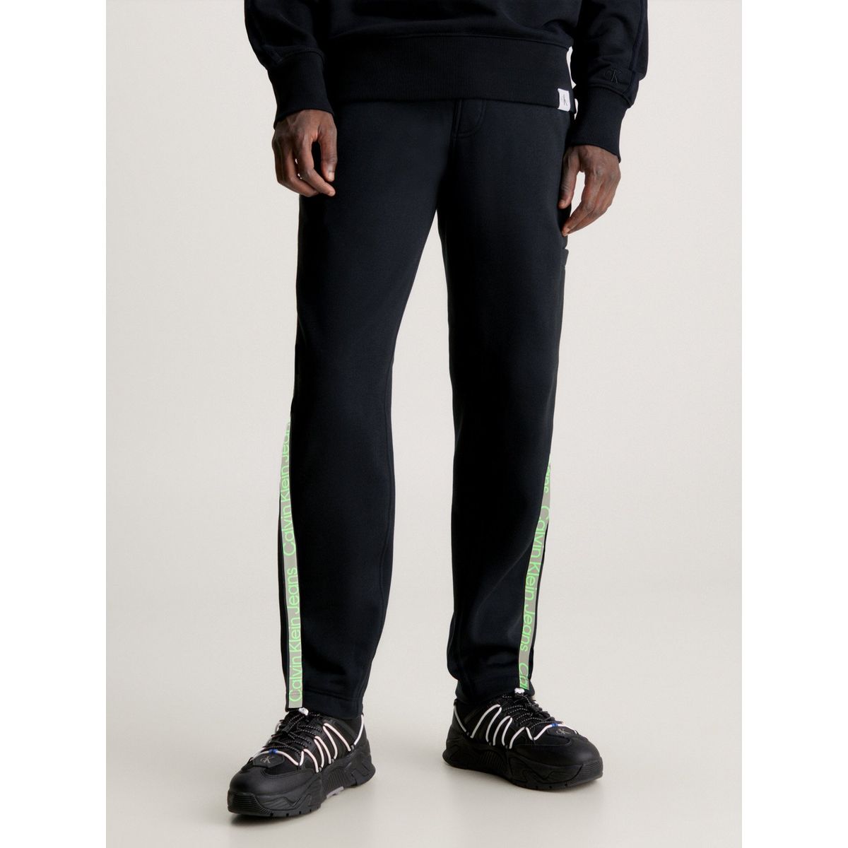 CALVIN KLEIN - Jogger Cut Off Logo Tape Hwk Pant Negro Calvin Klein