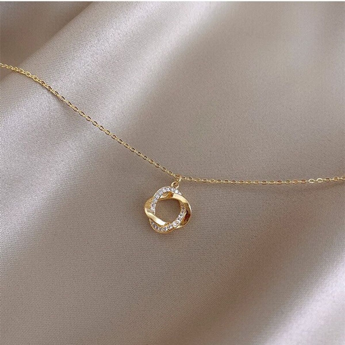 LUXURYJOYAS - Collar Circulo Entrelazad Diamante Oro 18kt Bañado Vemeil