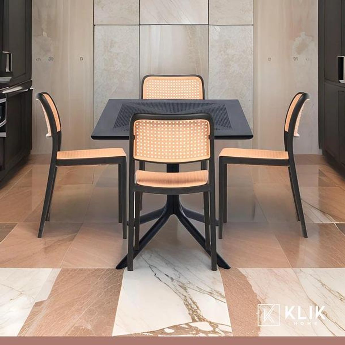 KLIK - Mesa restaurant 80x80 Polipropileno + 4 Sillas Hoffman Enrejada Negra