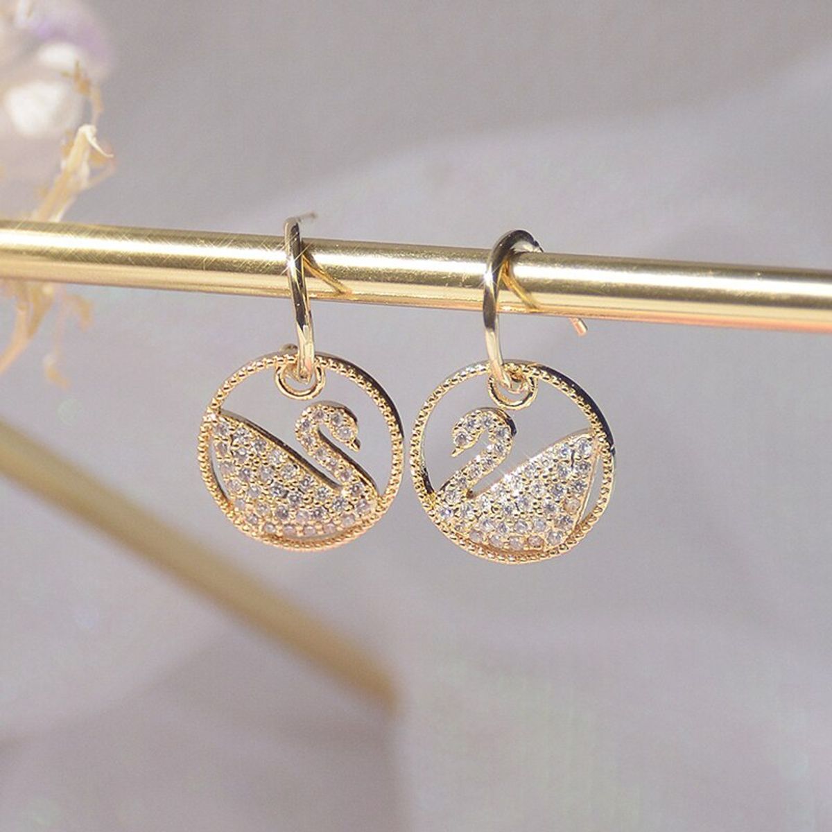 LUXURYJOYAS - Pendientes Colgantes Oro 18kt De Cisne Micro Cristales Oro Bañado