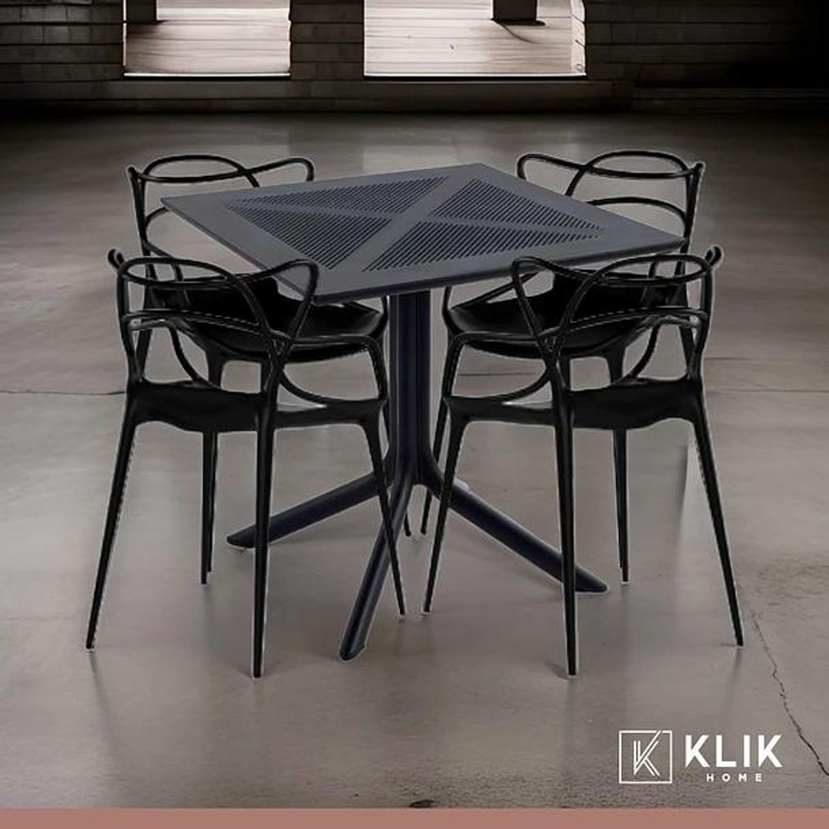 KLIK - Mesa restaurant 80x80 Polipropileno + 4 Sillas Master Negras KLIK