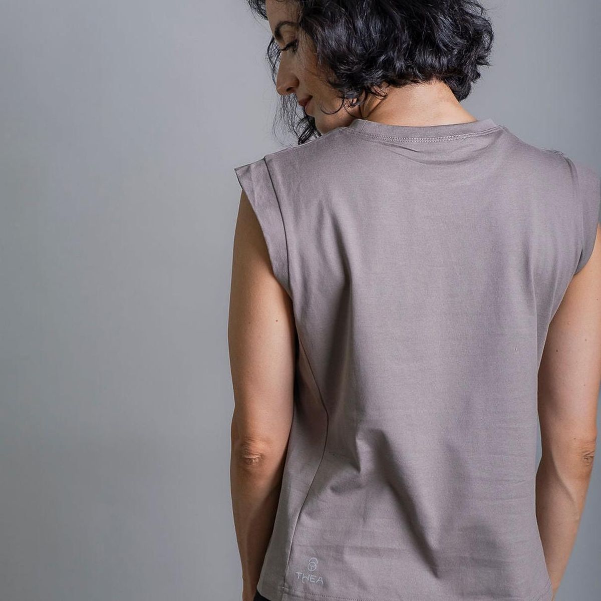 THEA - Polera Deportiva Ivy Mink Mujer Thea Life