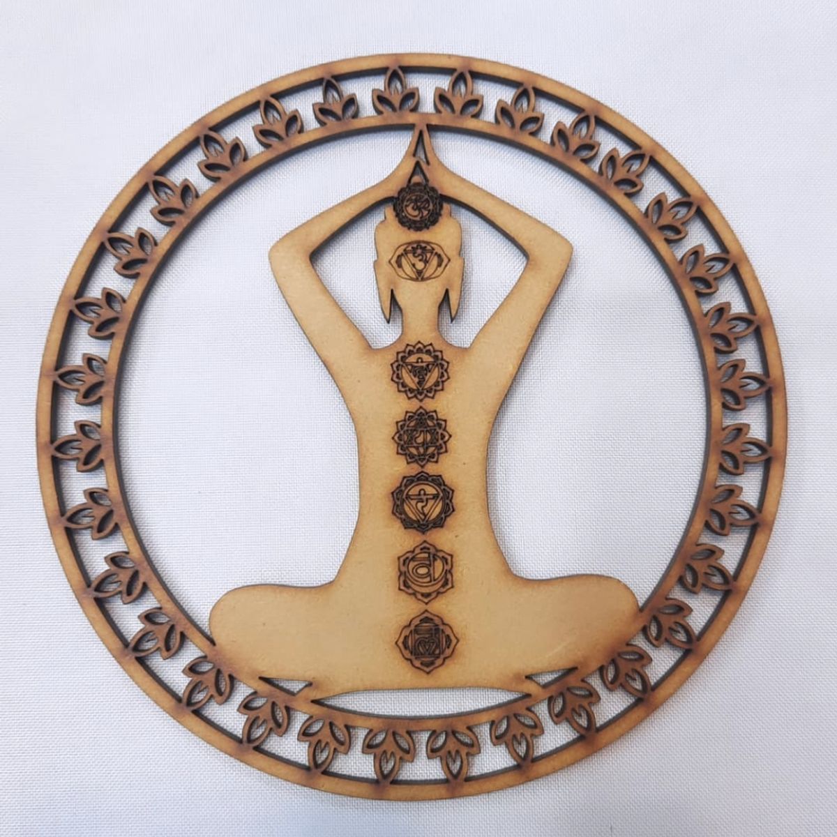 GENERICO - Buda Chakras MDF 8 cm de diámetro.