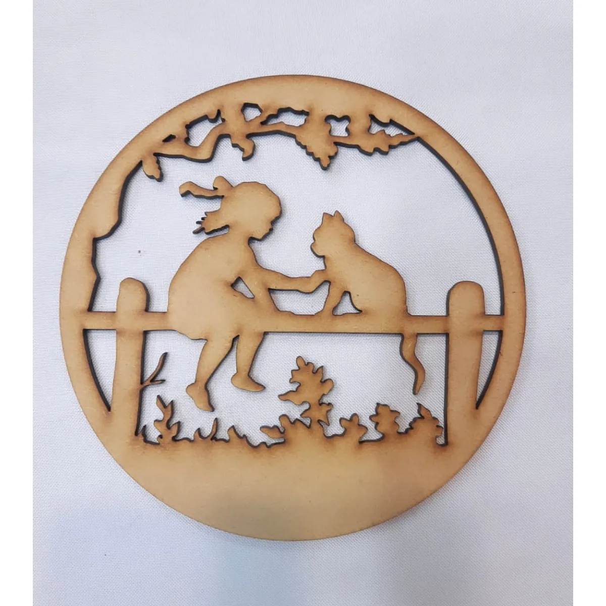 GENERICO - Niña con Gato MDF color natural 30 cm diámetro.