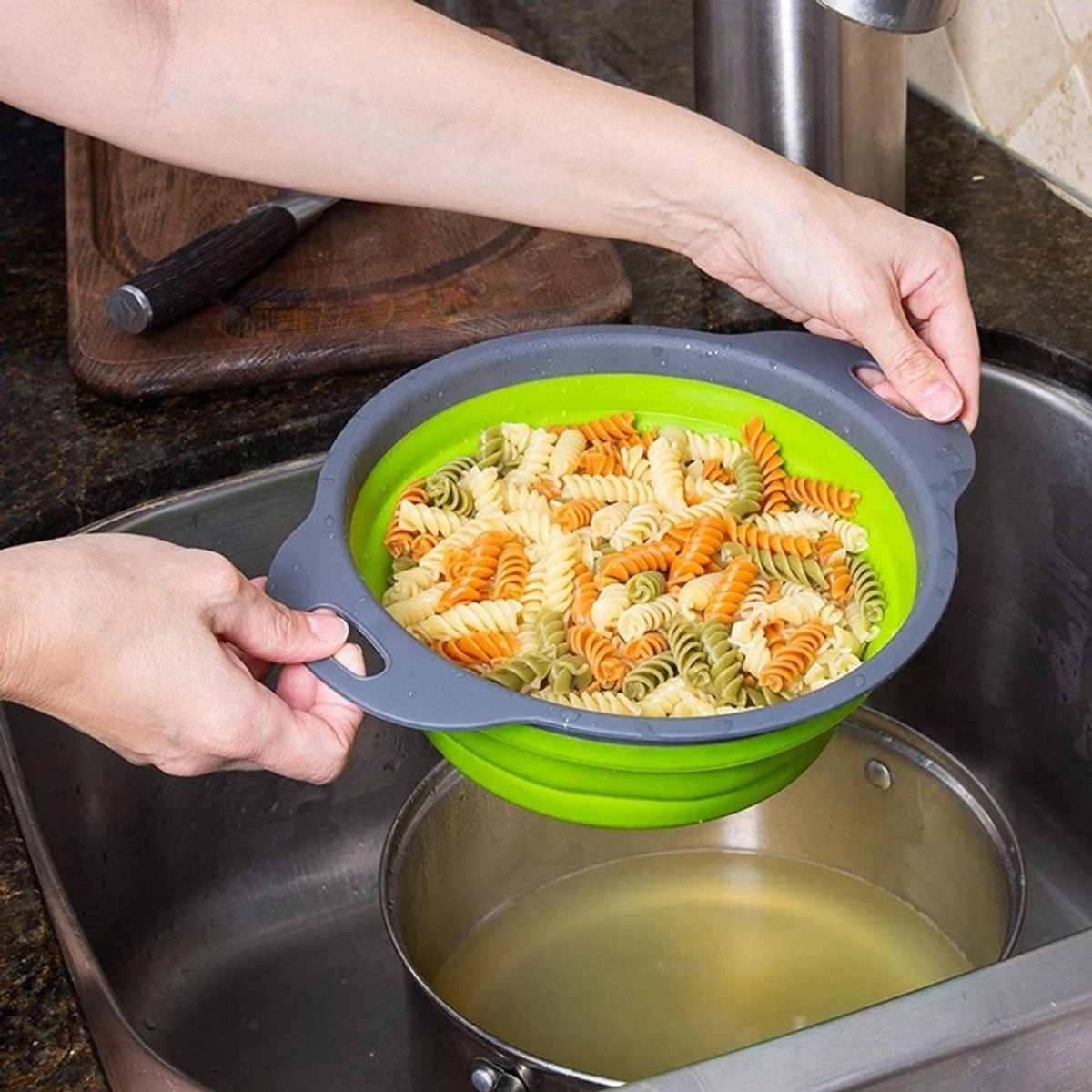 BAZUCA - Colador Plegable Redondo de Silicona para Alimentos - Salmon