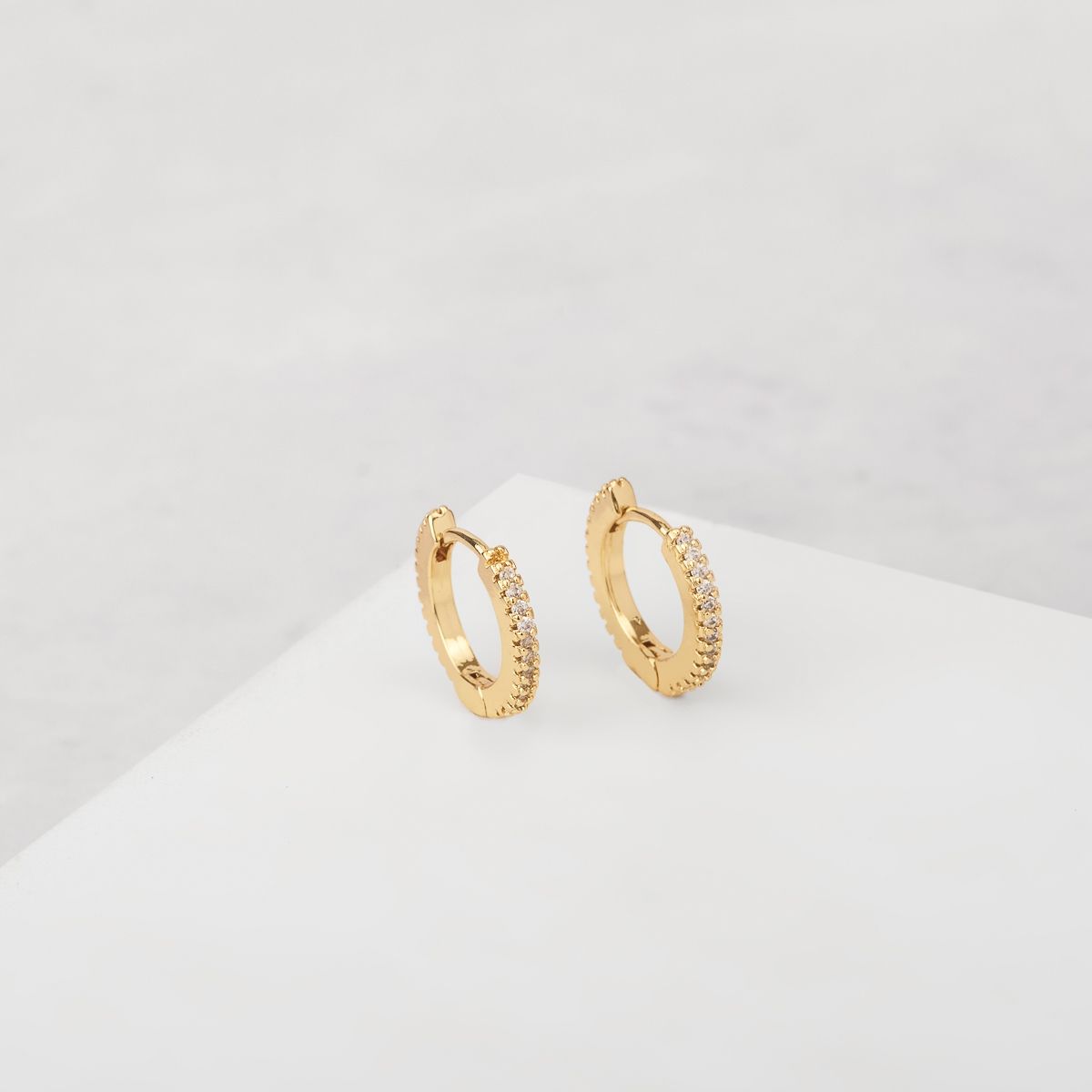 BY LAS CAYETANAS - Aros argollas GRETA con microcristales blancos