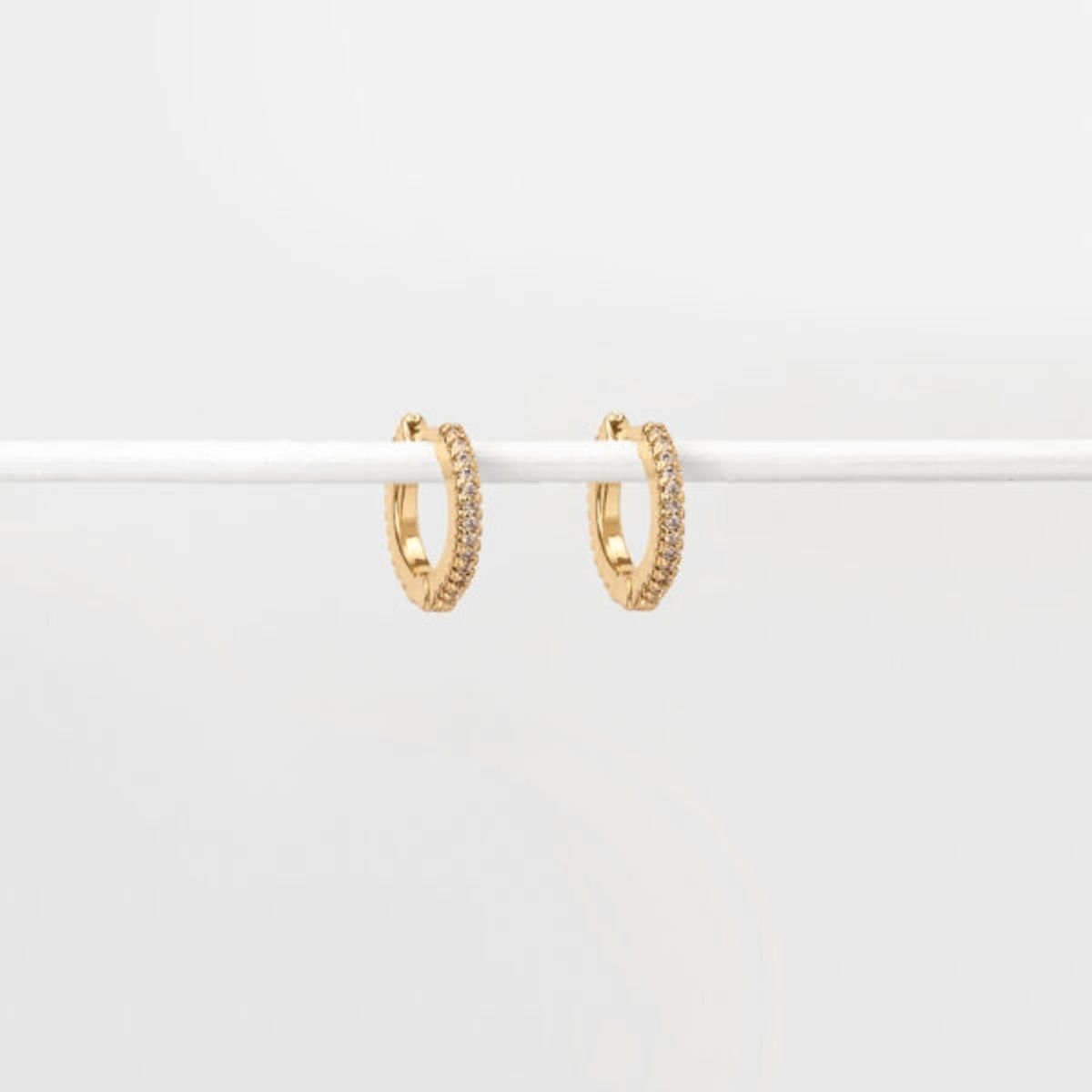 BY LAS CAYETANAS - Aros argollas GRETA con microcristales blancos