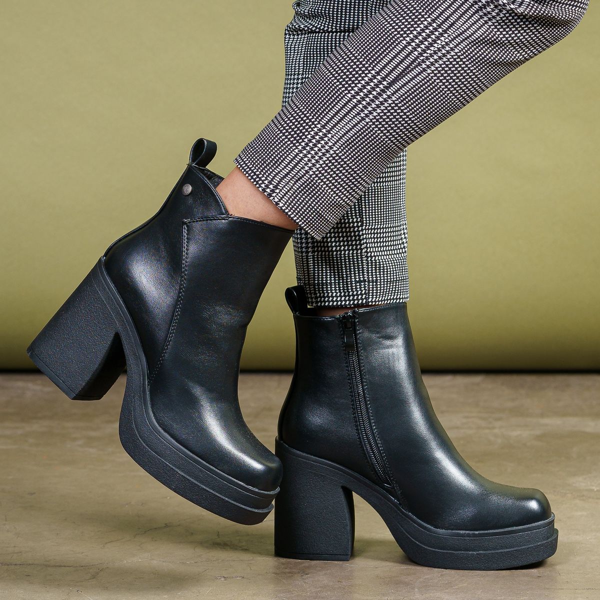 BOTELI - Botín Mujer Negro Liso Hiriko Boteli