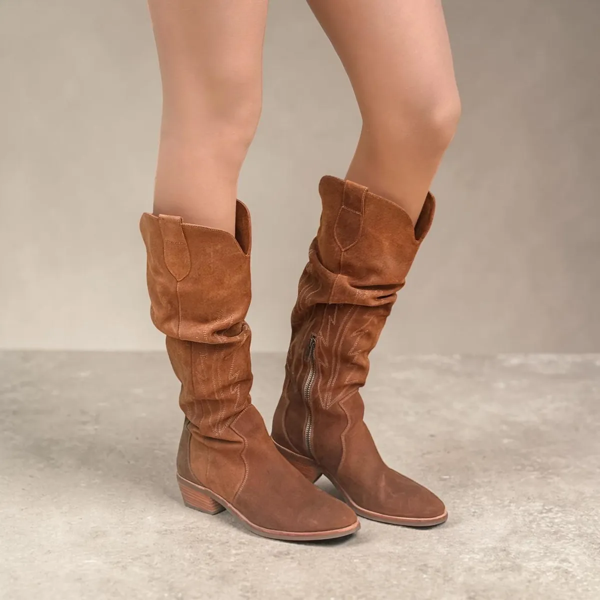 VANESSA GIL - BOTA DE CUERO PAO TAUPE