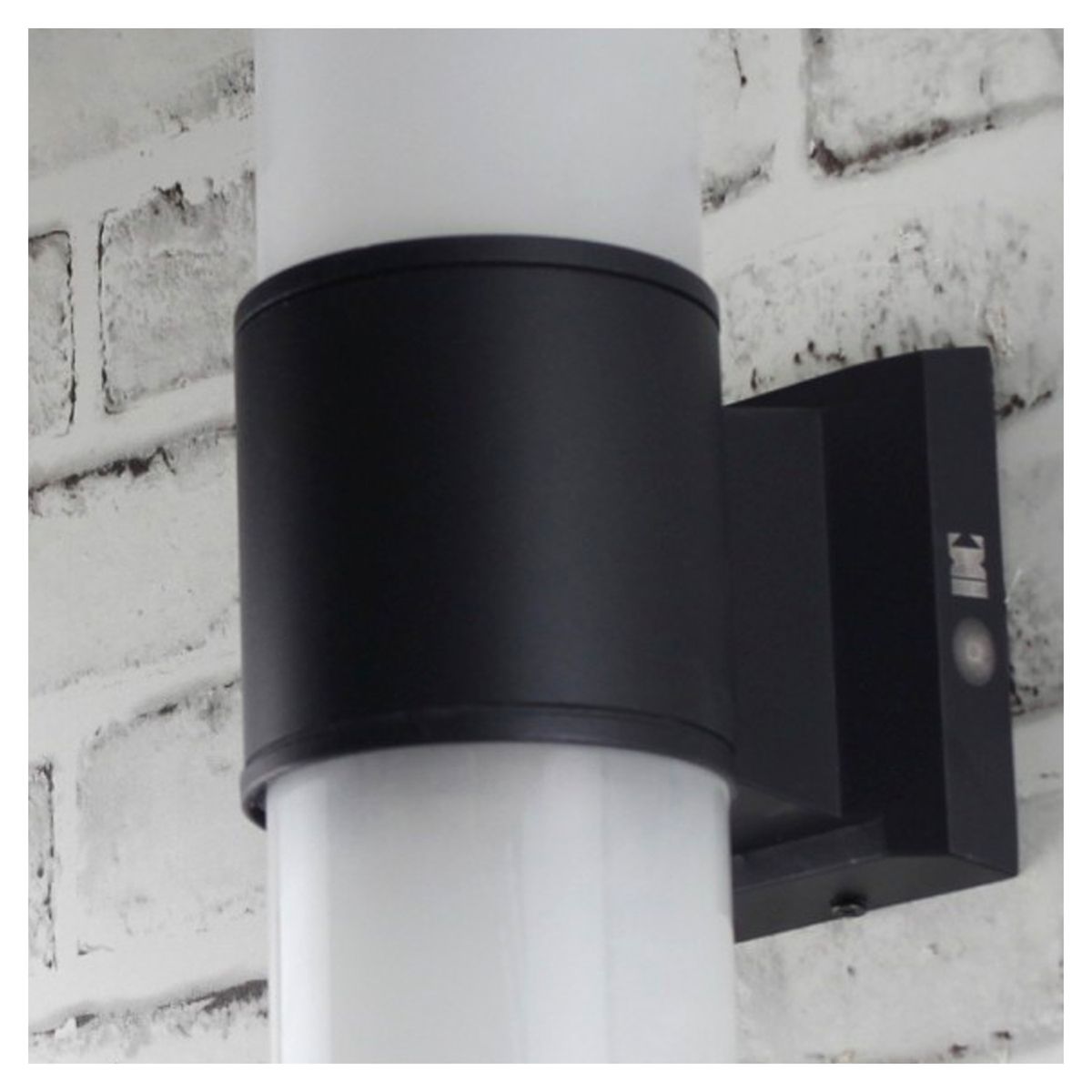 WANT - Apliqué LED Cilíndrico Doble Porta E-27 Negro Incluye Ampolleta Cálida