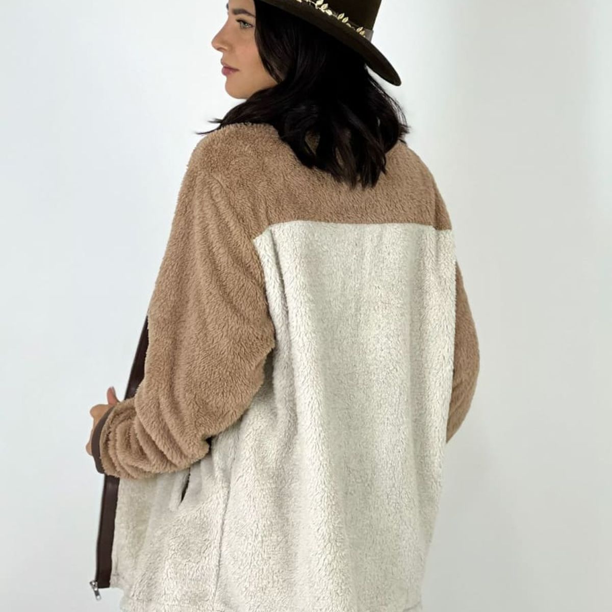 ENIGMATICA BOUTIQUE - CHAQUETA POLAR MUJER BICOLOR BOLSILLO PRINT COLOR BEIGE MODELO ALASKA