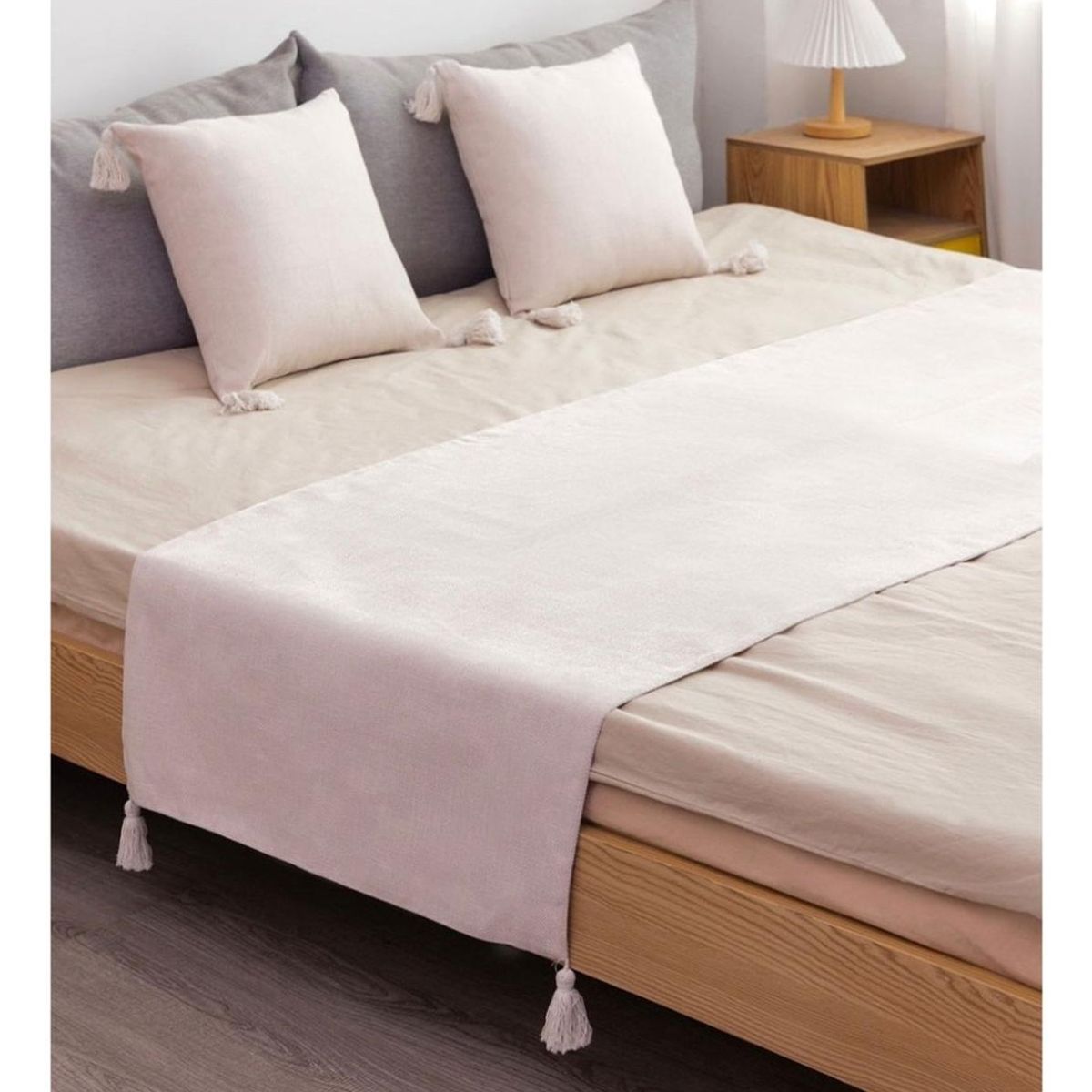 GENERICO - Set Piecera + Dos Fundas De Cojín Con Detalle Borla Colores - Beige