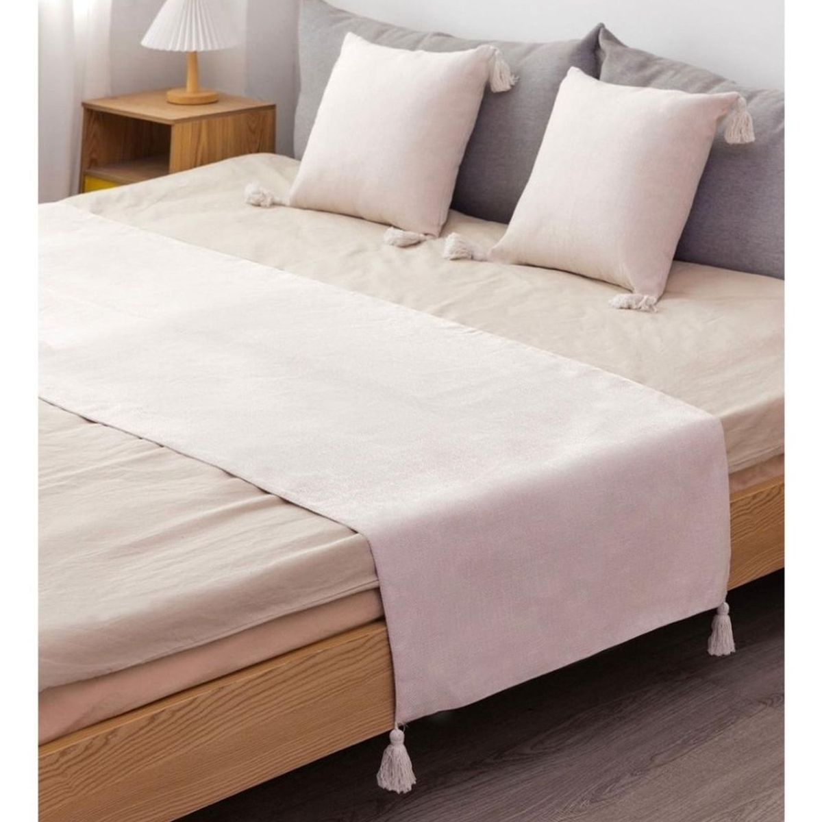 GENERICO - Set Piecera + Dos Fundas De Cojín Con Detalle Borla Colores - Beige