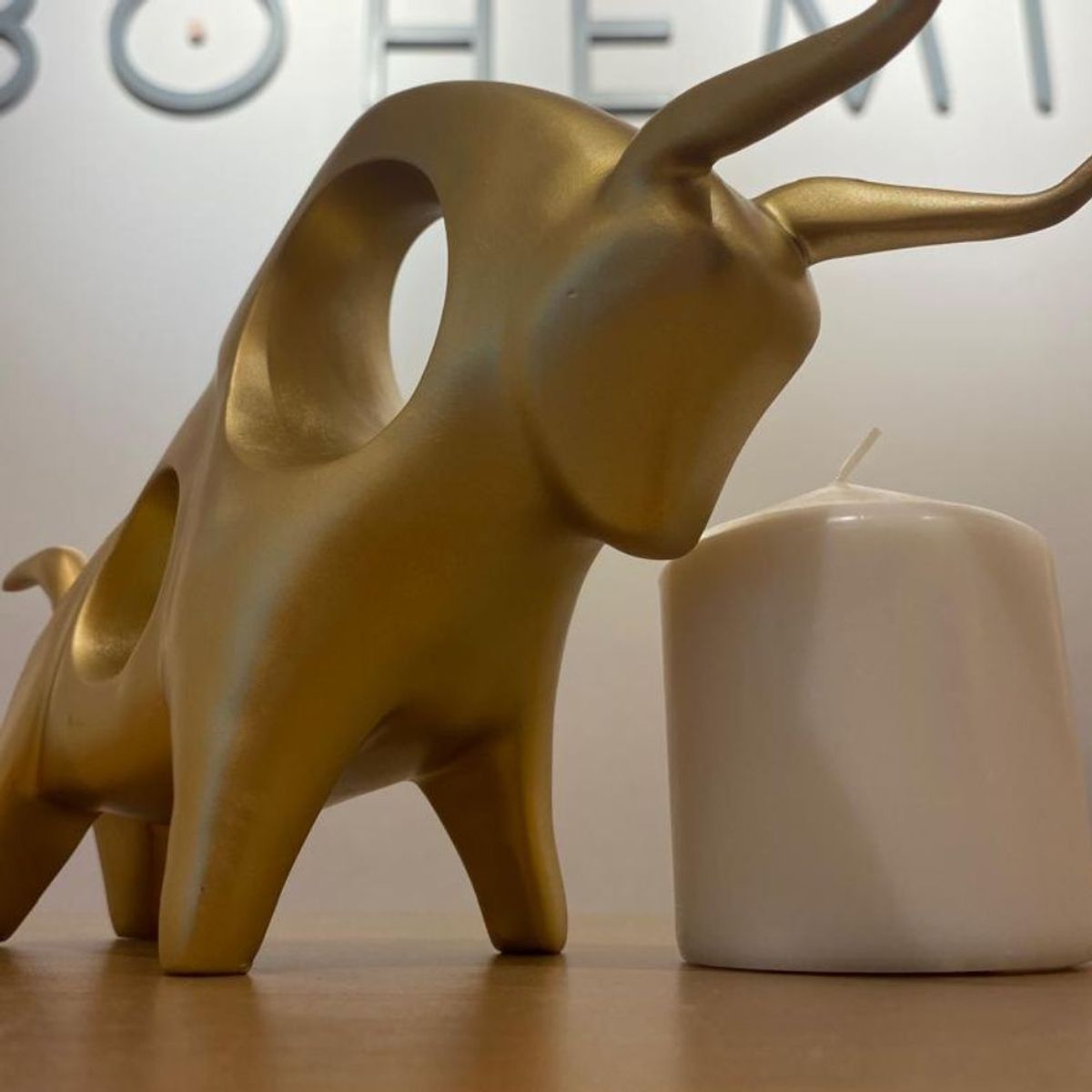 BOHEMIK - Toro ornamental estilo nórdico dorado