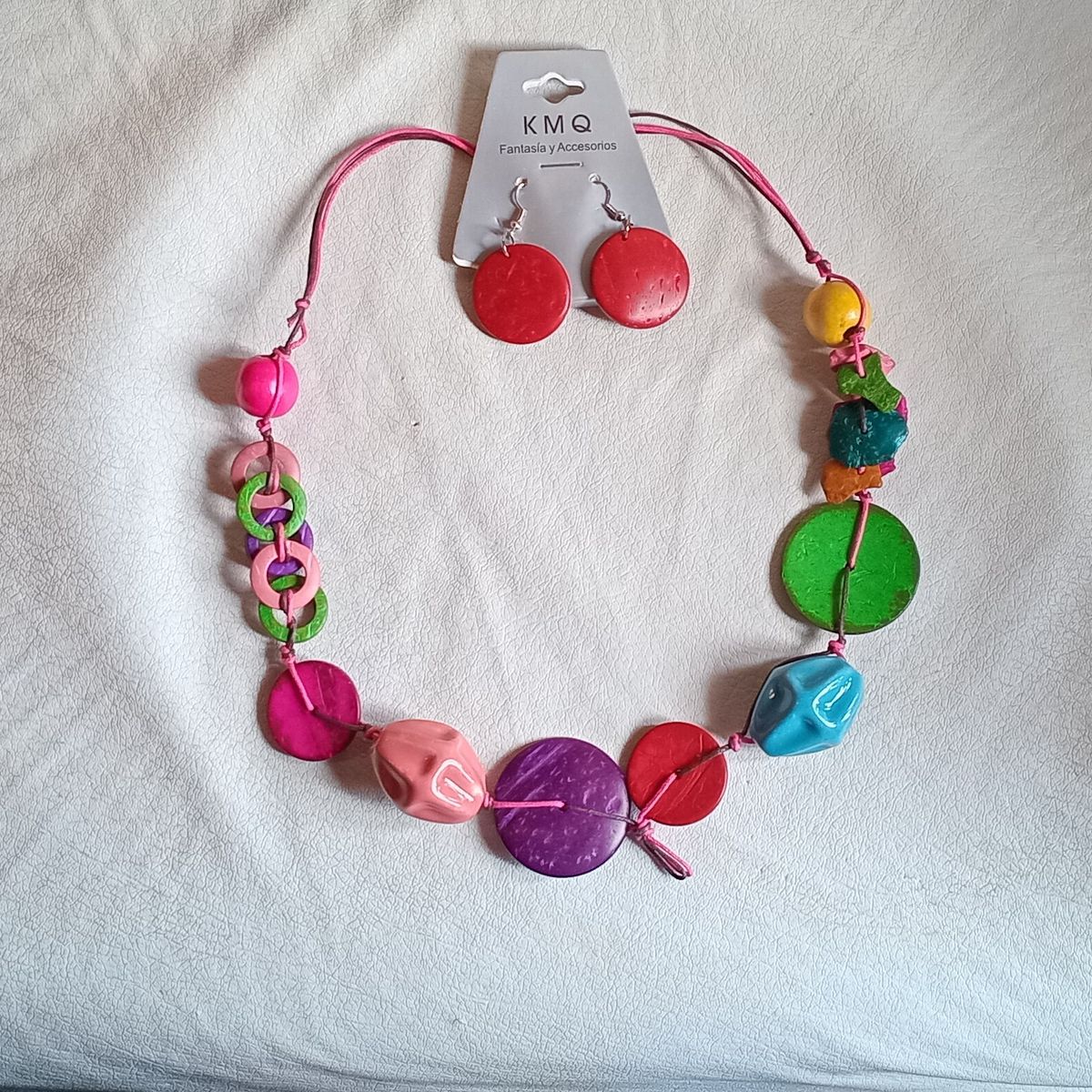 GENERICO - Collar KMQ colores cerámica y madera con pendientes fucsia