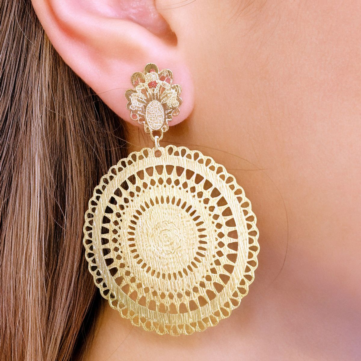 COGGIOLA - Aros Mandala Redondo Tope Barroco Enchapado Oro 18K