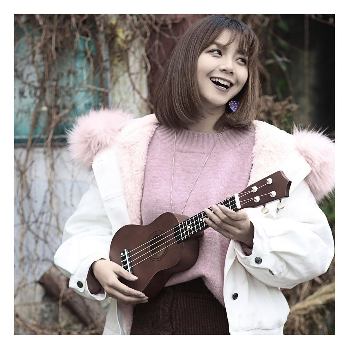 MOBII - Ukelele 21" Cafe Oscuro Incluye Funda