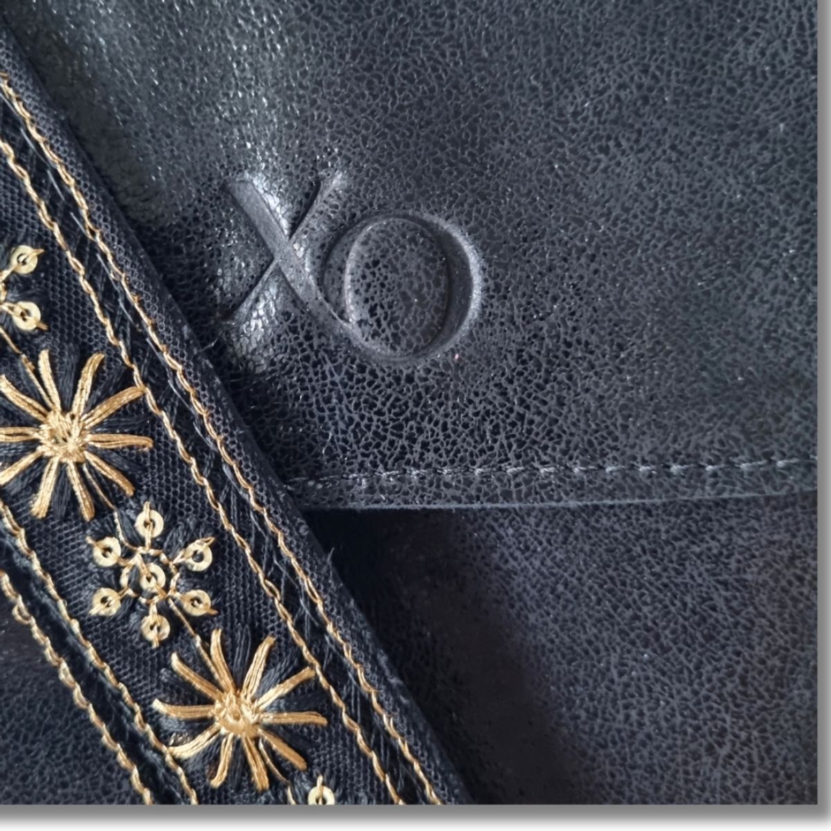 XO ACCESORIOS - Turin Cartera Bandolera Compacta Cuero Negro Forrada