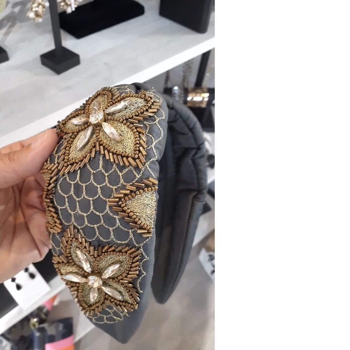 VANE COLLECTION - Cintillo blando bordado a mano gris dorado