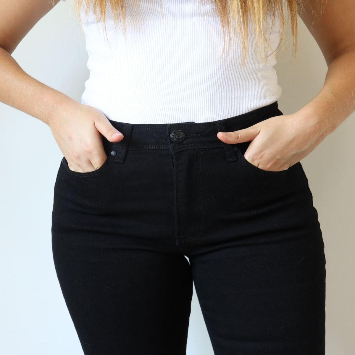 ADONAY - Jeans tiro alto recto negro._