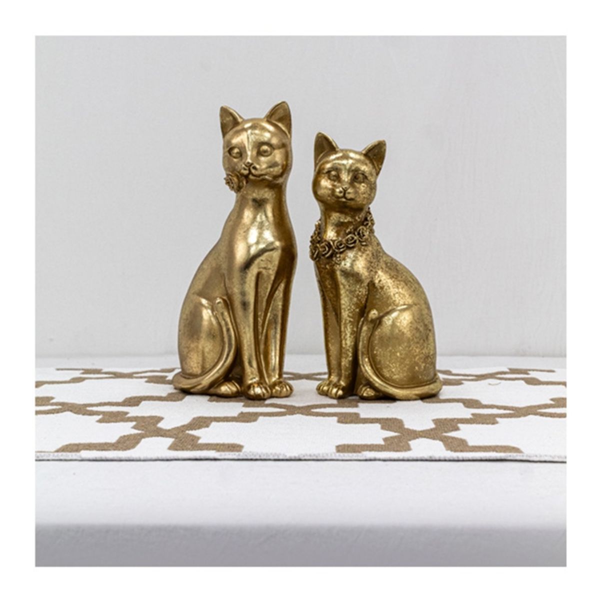 MSA MUEBLES SANTA ANA - Figura Gatita Flor en Boca