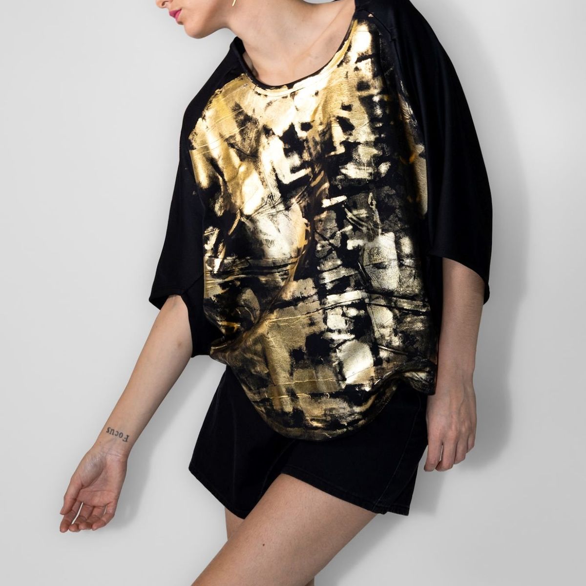 MOMCHIC - Poleron Amparo Negro detalles Dorados