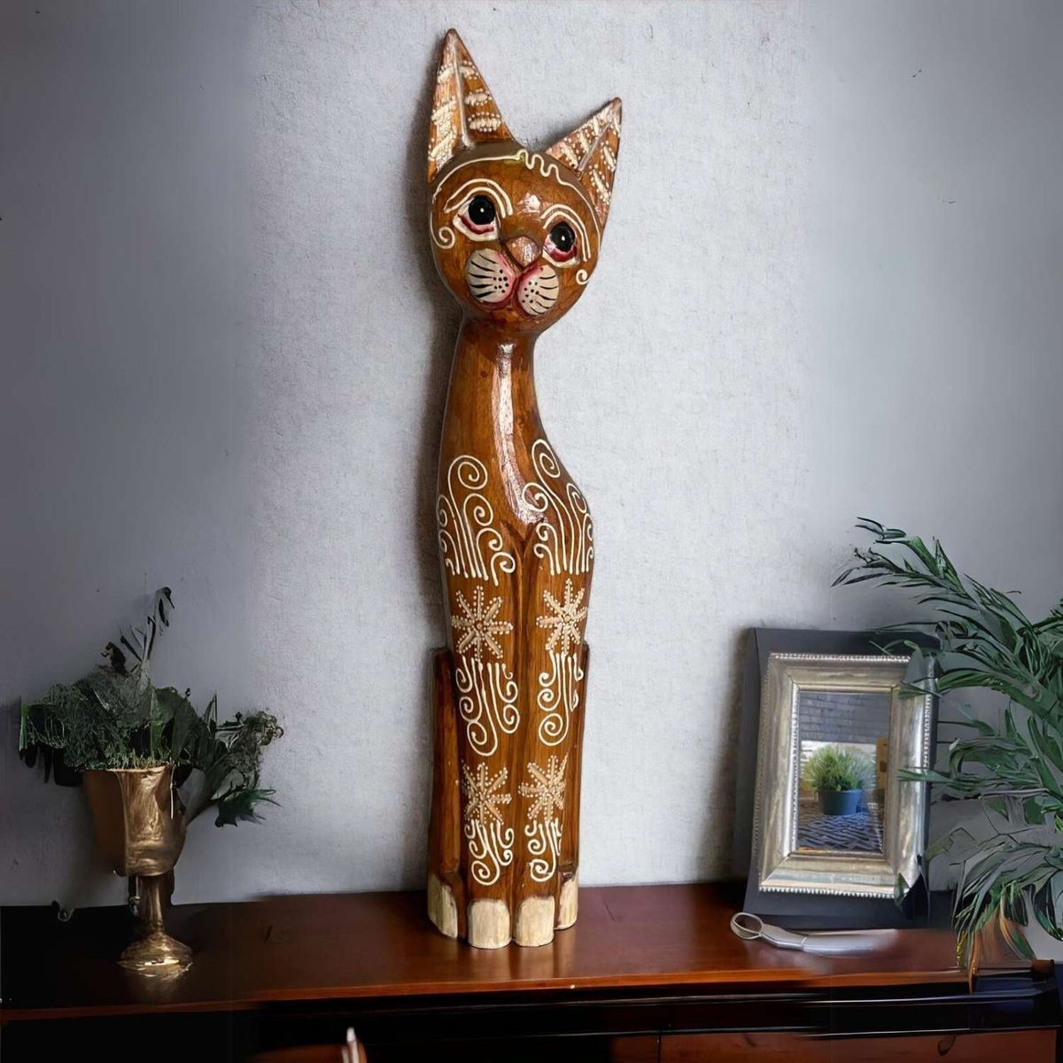HOME ESSENTIALS - Gato madera artesanal 60 cm café claro