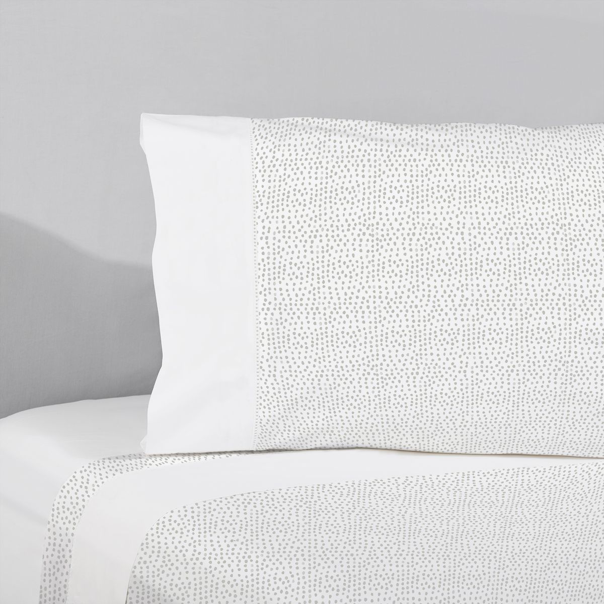 NINA HERRERA - Sábana Estampada Puntos Grises 220H 1,5 Plaza