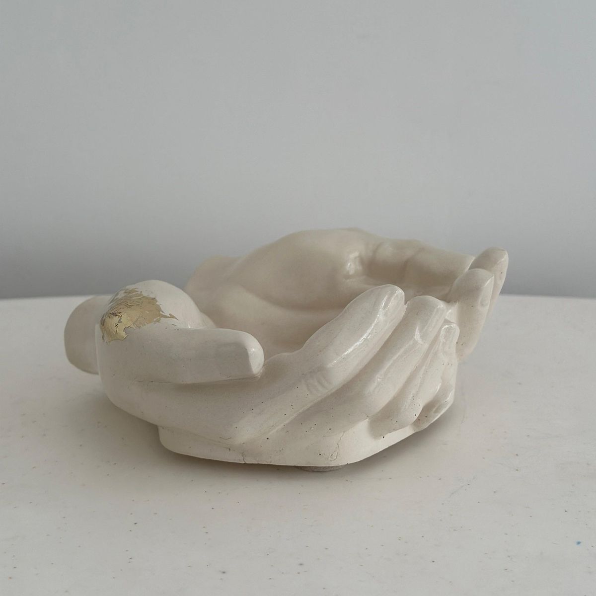 GENERICO - Manos hechas en cemento