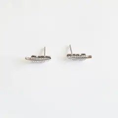 JOYAS VALDES GARCIA - Aros pluma plata o baño oro