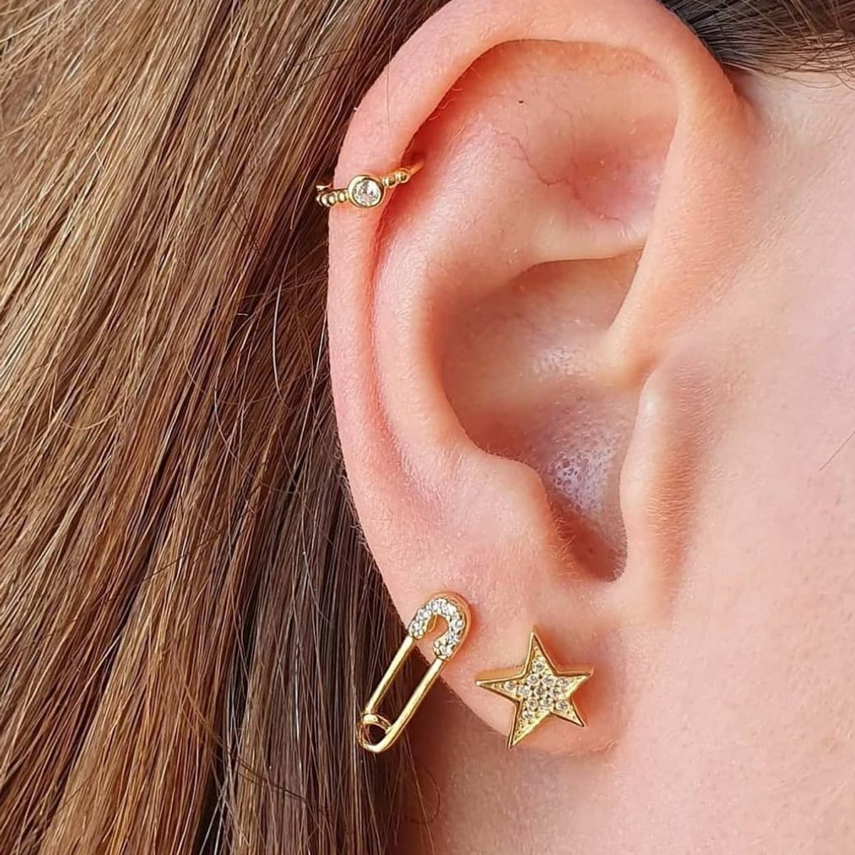 JOYAS VALDES GARCIA - Aros estrellas irregulares con circones