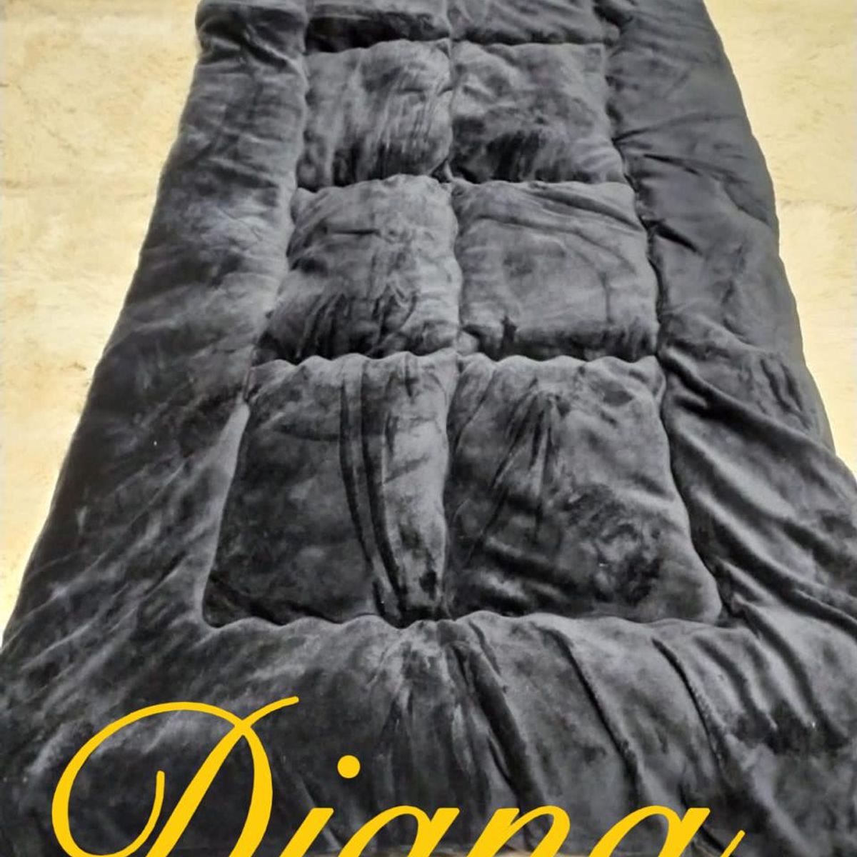 DIANA - topper negro cubre colchon de invierno acolchado 1 plaza 100 x 200
