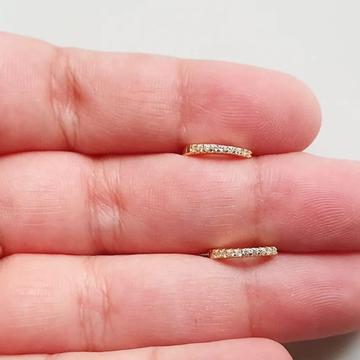 JOYAS VALDES GARCIA - Argollas chicas con circones