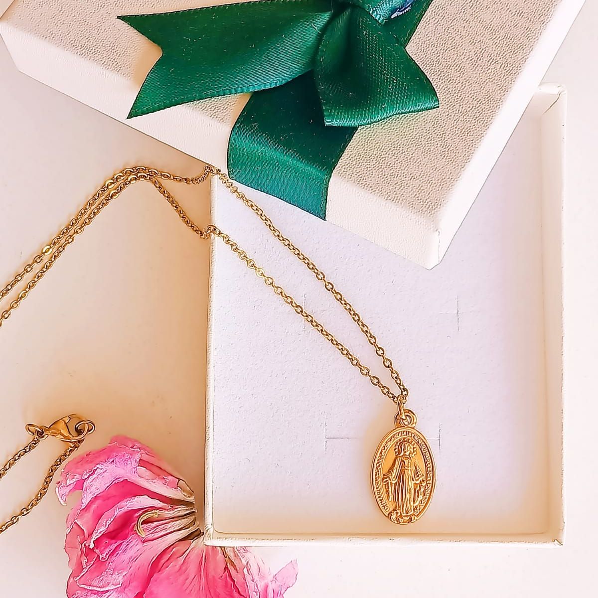 ELBAULDEJUMA - Colgante Virgen Milagrosa Maria De Los Rayos Chapada Oro 18k