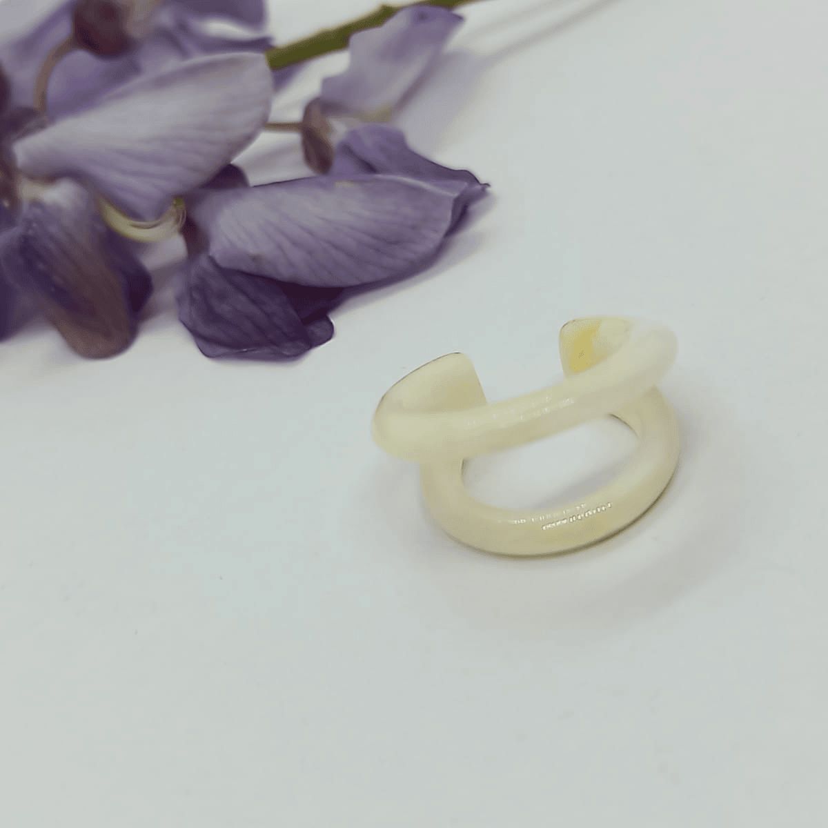 ELBAULDEJUMA - Piercing oreja ear cuff resina sin perforación.-