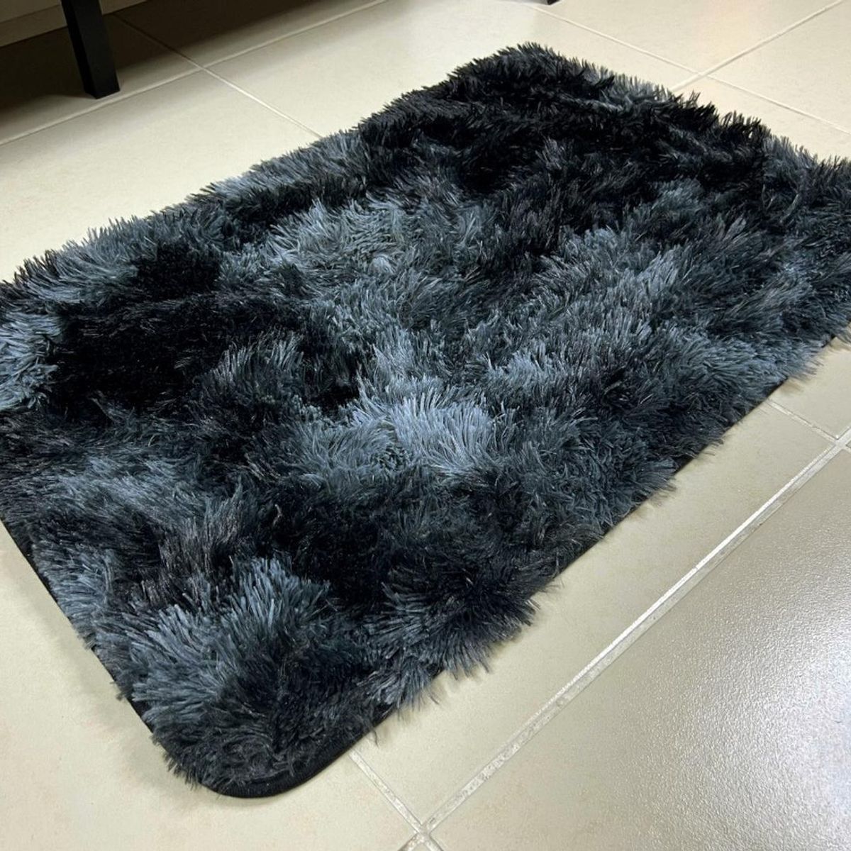 GENERICO - Alfombra Baja De Cama Peluda 100% Poliester 50x80cm Negro Jaspeado