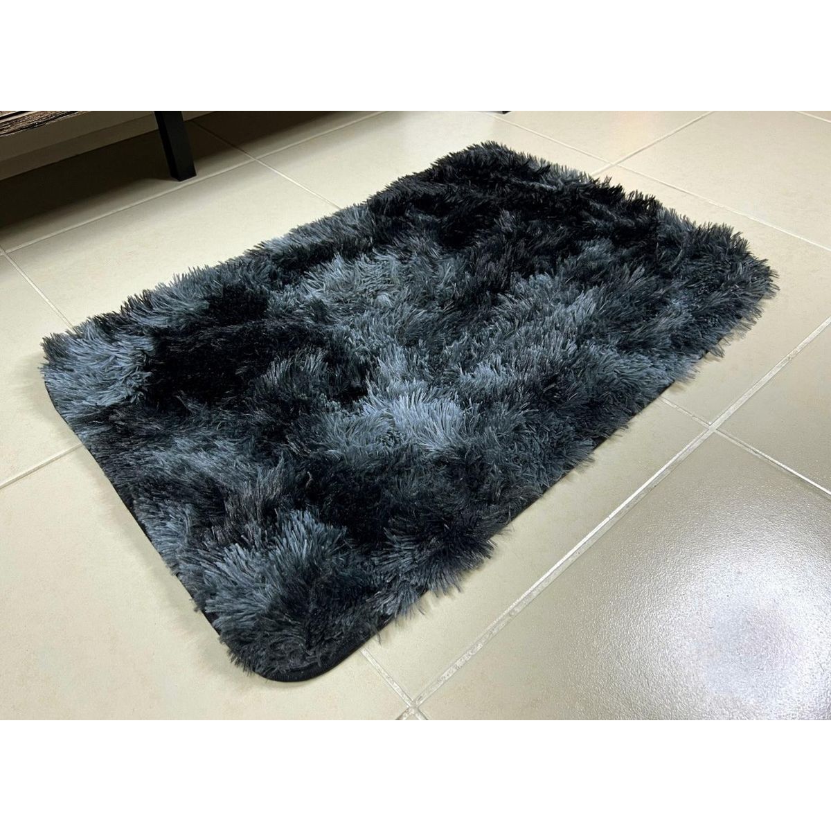 GENERICO - Alfombra Baja De Cama Peluda 100% Poliester 50x80cm Negro Jaspeado