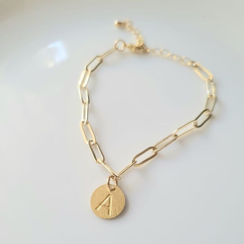 JOYAS VALDES GARCIA - Pulsera eslabones con medalla letra A baño oro