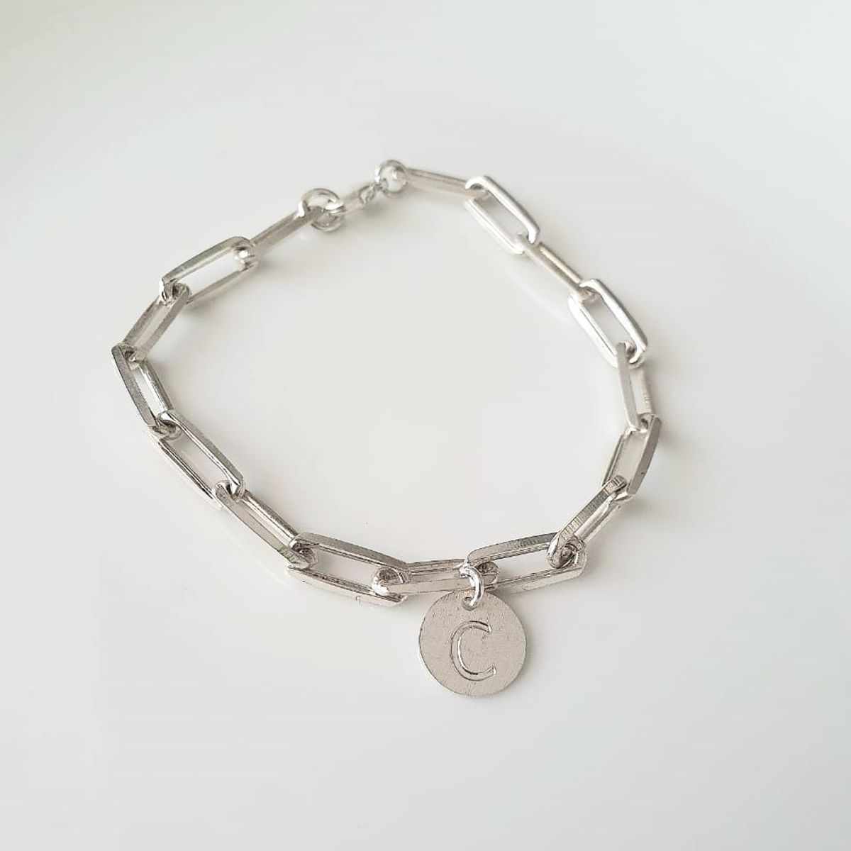 JOYAS VALDES GARCIA - Pulsera eslabones con medalla letra C