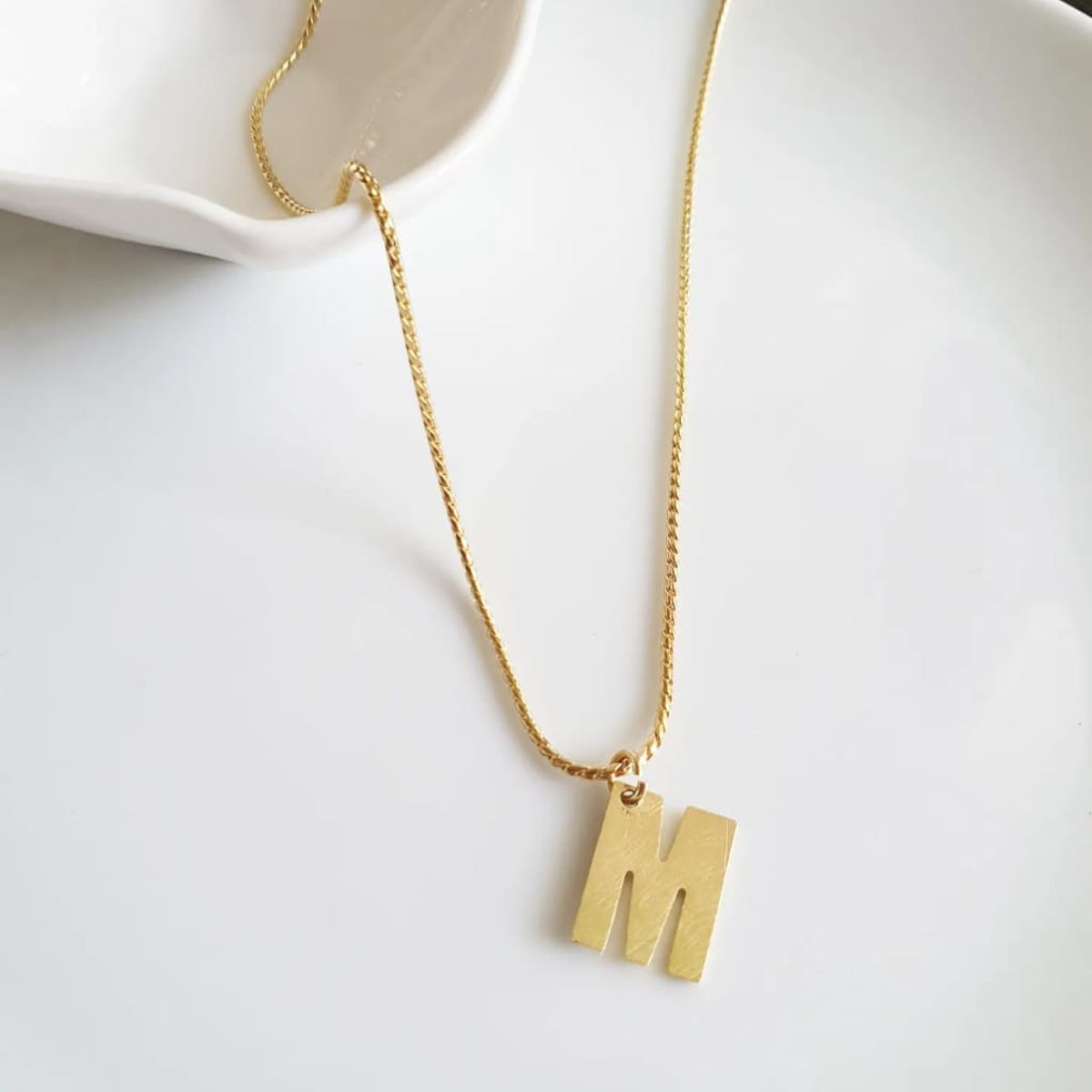 JOYAS VALDES GARCIA - Collar con letra M baño oro