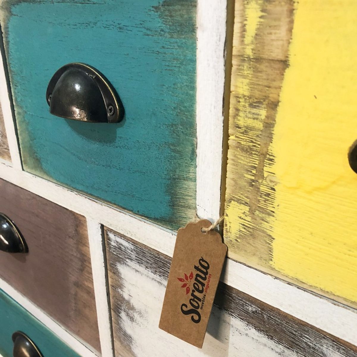 INTERACTIVE STORE - Cómoda patinada con cajones en colores