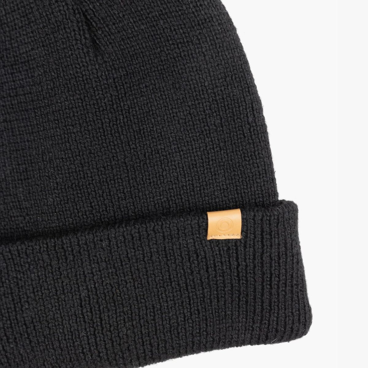 LOUNGE - Gorro Mujer Con Pompón Negro