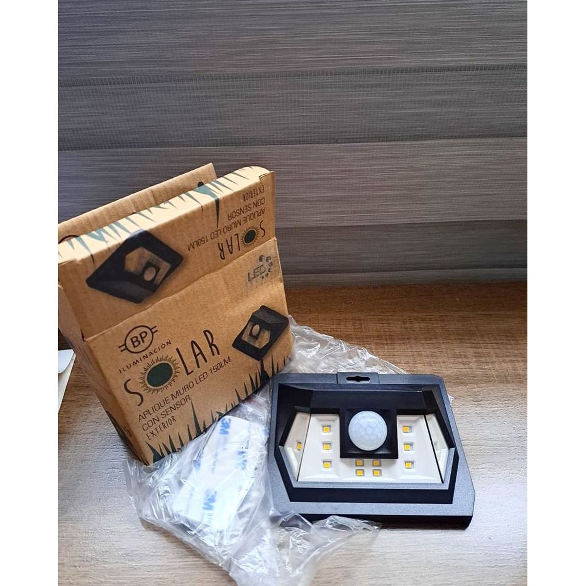 BYP - APLIQUE A MURO EXTERIOR SOLAR LED CSENSOR