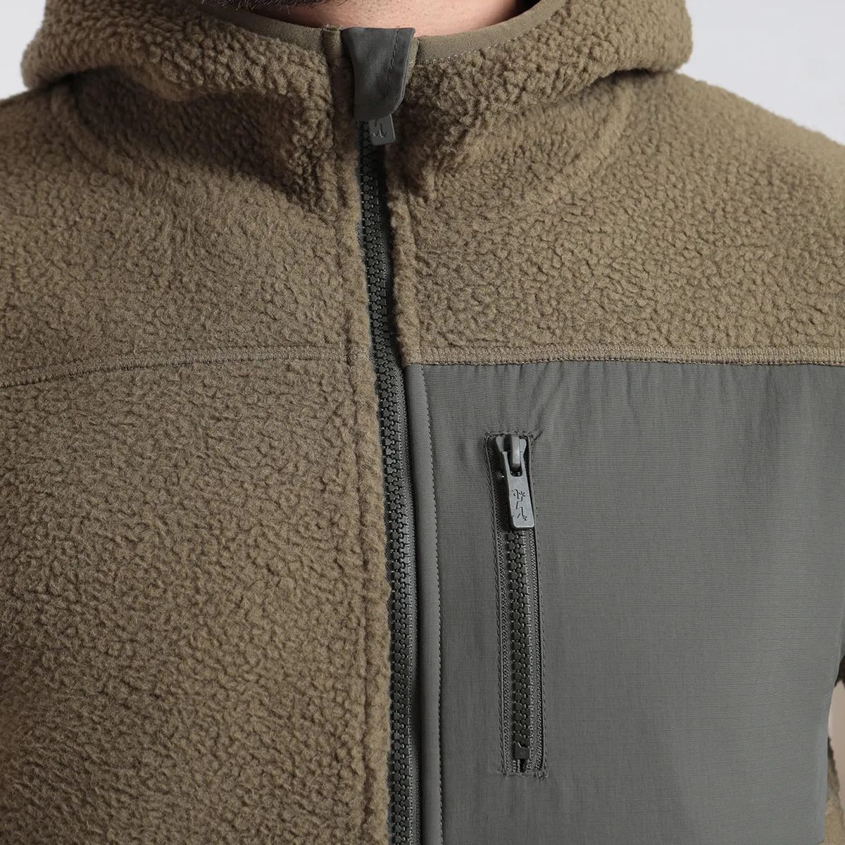 FROENS - Polar hombre Miscanti olivo - Poliéster reciclado