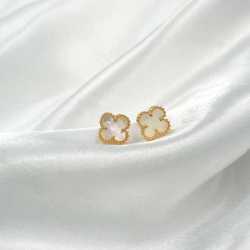 ELLA JOYAS - Aros Trébol Nacar Oro 18k